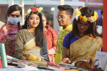 Essence of Falgun continues to pour colour into Ekushey Book Fair