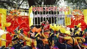 Boi Mela, Pahela Falgun & Valentine’s: Visitors around DU campus spoilt for choice