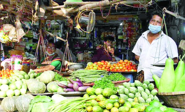 People force to return home with bags half full due to higher price of chicken, meat, and fish