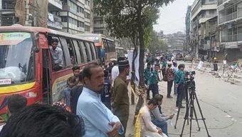 Roadblocks create gridlock after Old Dhaka building blast