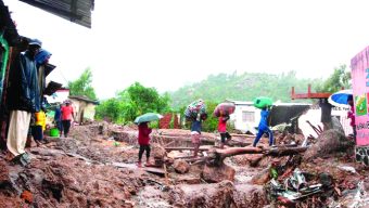 Cyclone toll passes 200 in Malawi, Mozambique as hopes for survivors fade