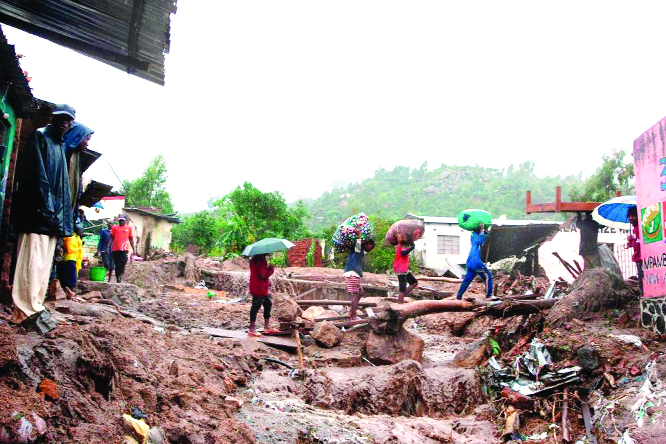 Cyclone toll passes 200 in Malawi, Mozambique as hopes for survivors fade