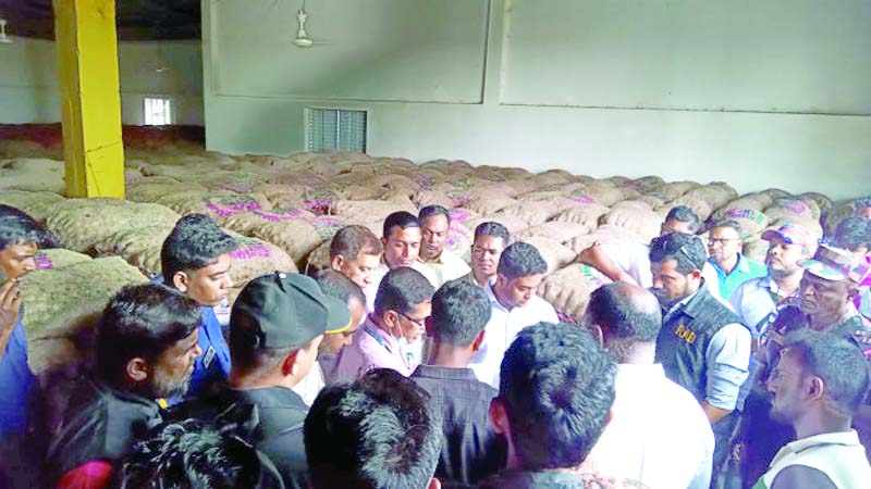 Govt task force raids Bhomra land port on reports of onion hoarding