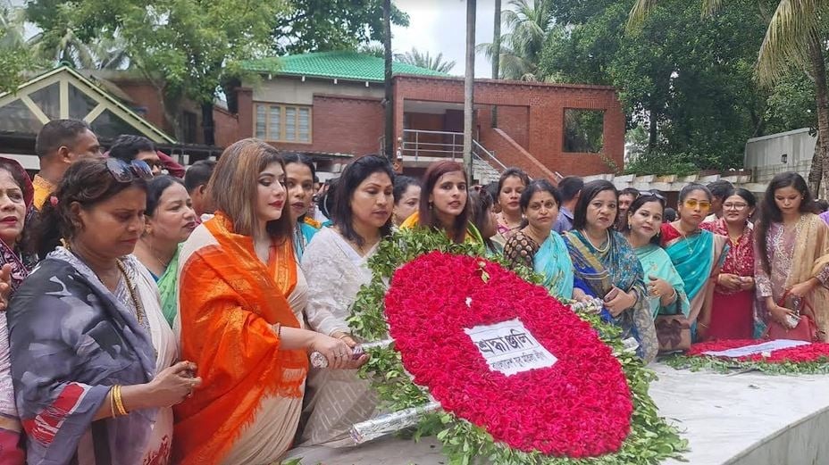 Jubo Mohila League pays tribute to Bangabandhu at Tungipara