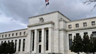 US banks caution on economy as Fed rate hikes boost earnings