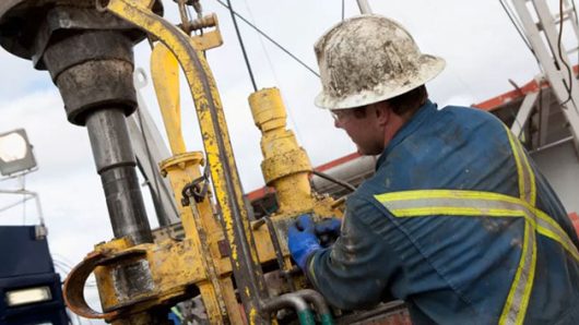 Saudi extends 1m bpd oil output cut: energy ministry