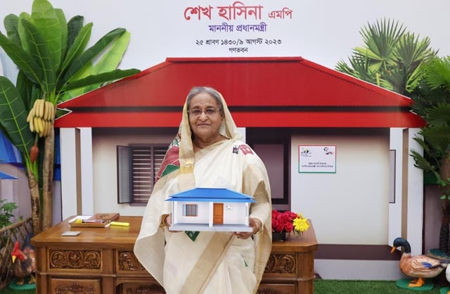 PM declares 12 more districts, 123 upazilas homeless, landless free