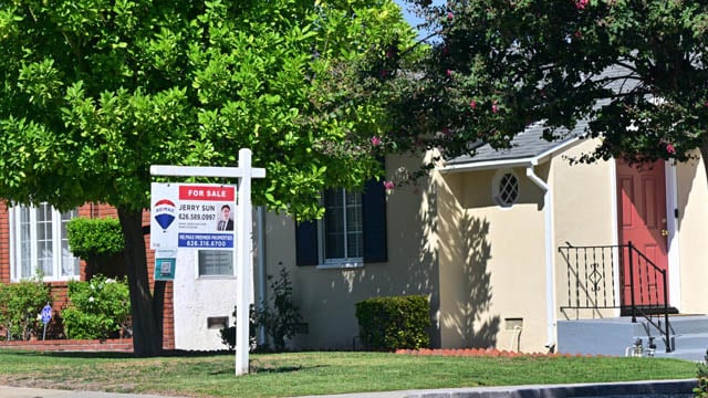 US home sales continue downward trend as prices climb