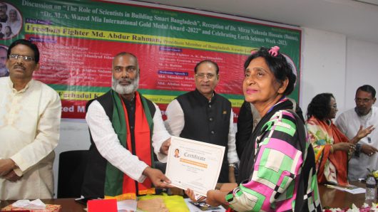 Poet Syeda Rashida Bari honoured with Dr. M.A. Wazed Miah International Gold Medal Award 