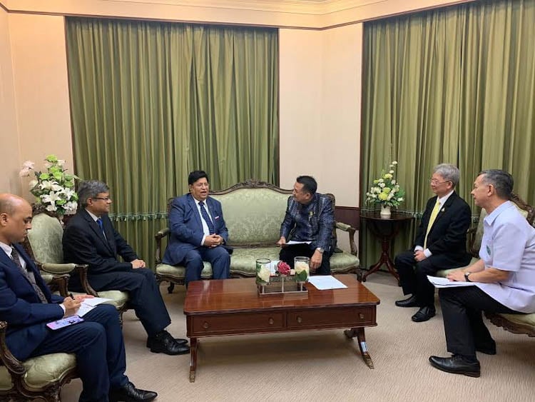 With the Minister of Public Health of Thailand. Momen’s meeting