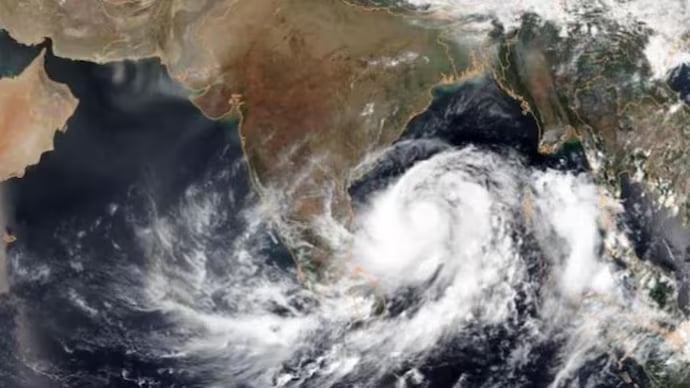 Depression has now turned into Cyclone ‘Hamun’ : Warning signal number 4 at seaports