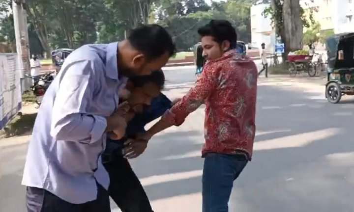 Student league beat and threw out 5 Chatra Dal leaders at Rajshahi University 