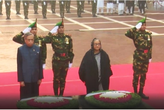 President & Prime Minister pay homage to martyred intellectuals