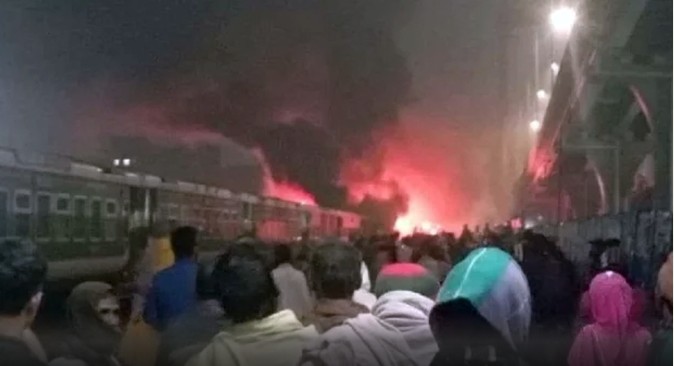4 killed as train set on fire in Tejgaon