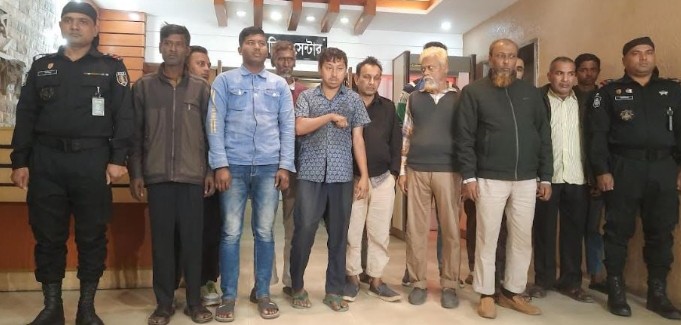 RAB detains 14 of train ticket black market syndicate