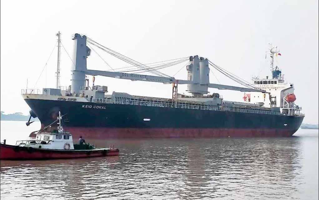 Panamanian vessel “Kyo Coral” at Mongla port with Metrorail goods