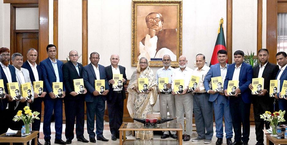 PM meets SB officials involved in publishing Secret Documents on Bangabandhu