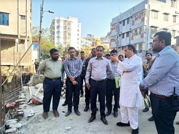 DSCC fines building owner Tk 11 lakh in presence of environment minister