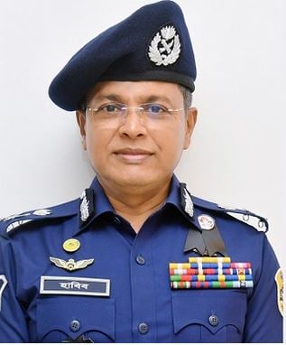 DMP commissioner visits city streets before iftar to monitor traffic situation