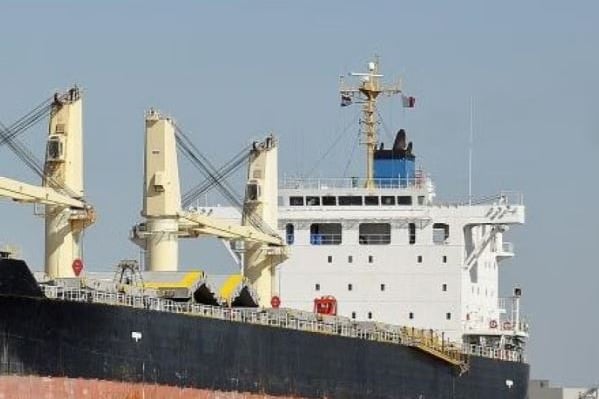 Pirates taking hijacked Bangladeshi ship to Somalia coast