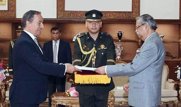 President receives credentials of new Portugal, Bahrain envoys