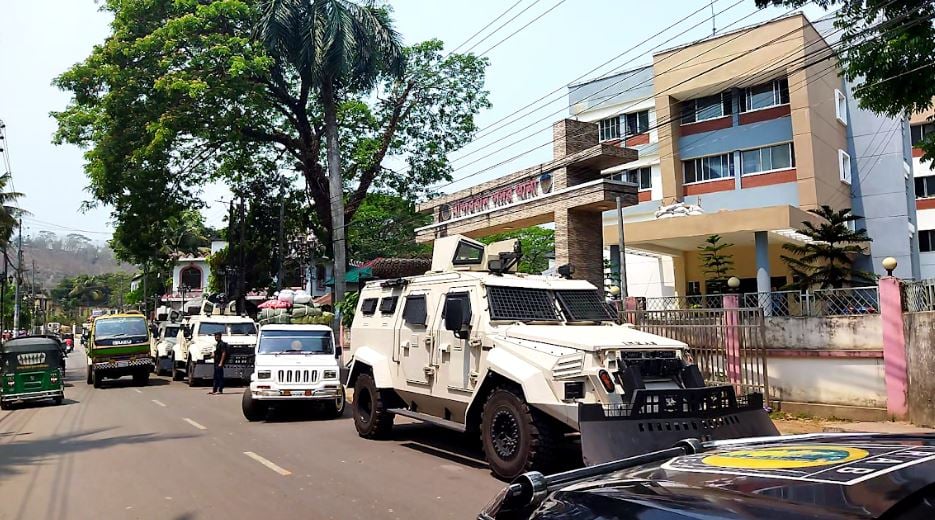 Four including 3 KNF members held in Bandarban