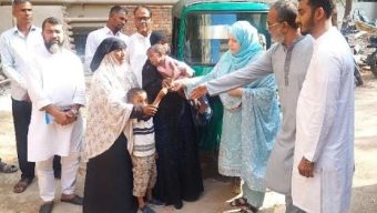 Hasan hands over CNG-run auto-rickshaw to family of deceased driver Sabur