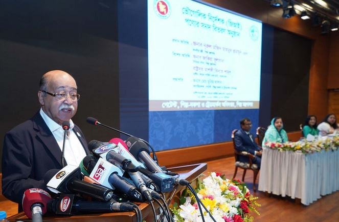 Humayun distributes GI certificates for Tangail Saree, 13 other products