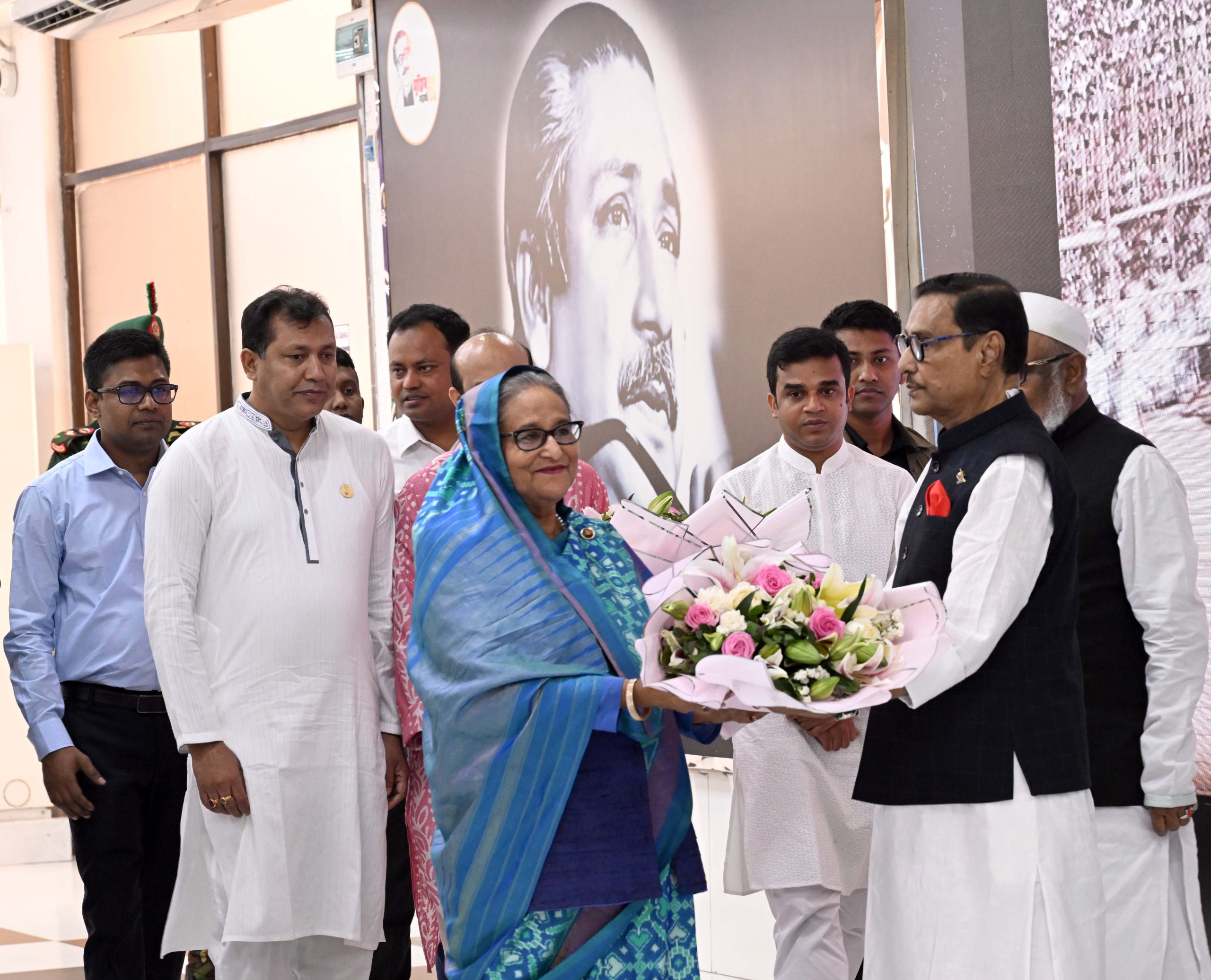 PM returns home from Bangkok