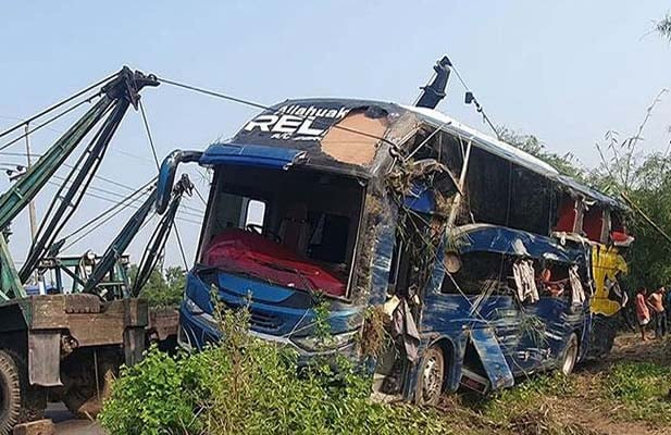Five killed as bus plunges into ditch in Cumilla