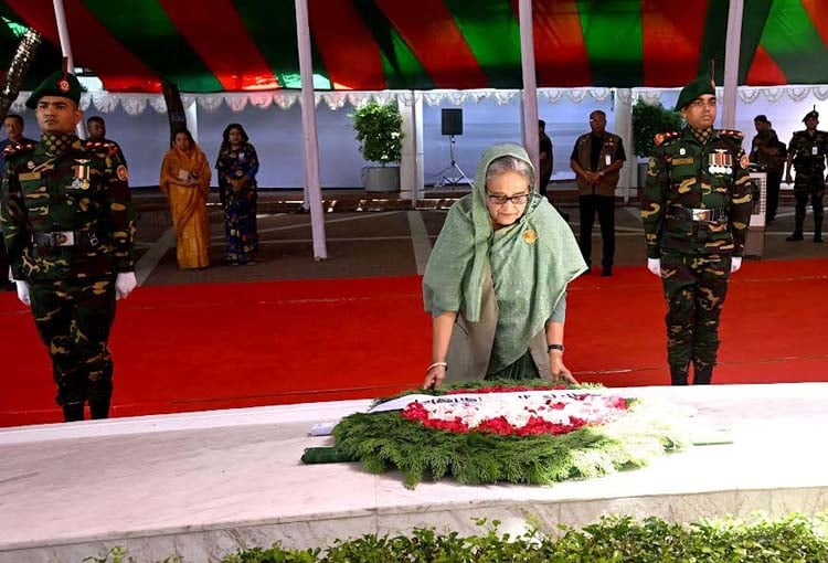 PM pays glowing tributes to Bangabandhu in Tungipara