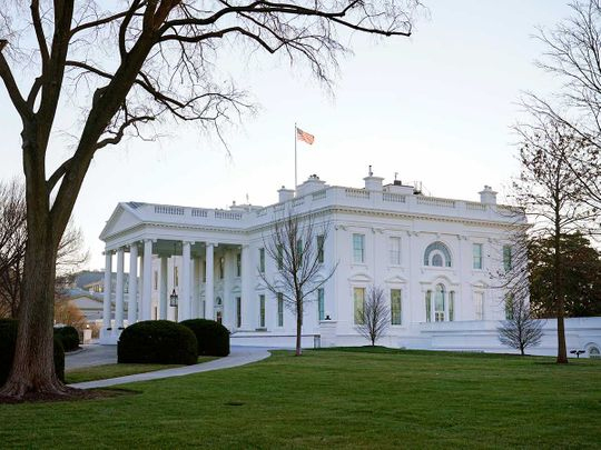 Driver dies after ramming car into White House gate