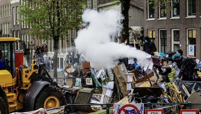 Riot police, protesters clash at Amsterdam Gaza demo