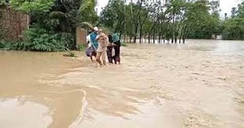 Flash flood hits five upazilas in Sylhet marooning four lakh people
