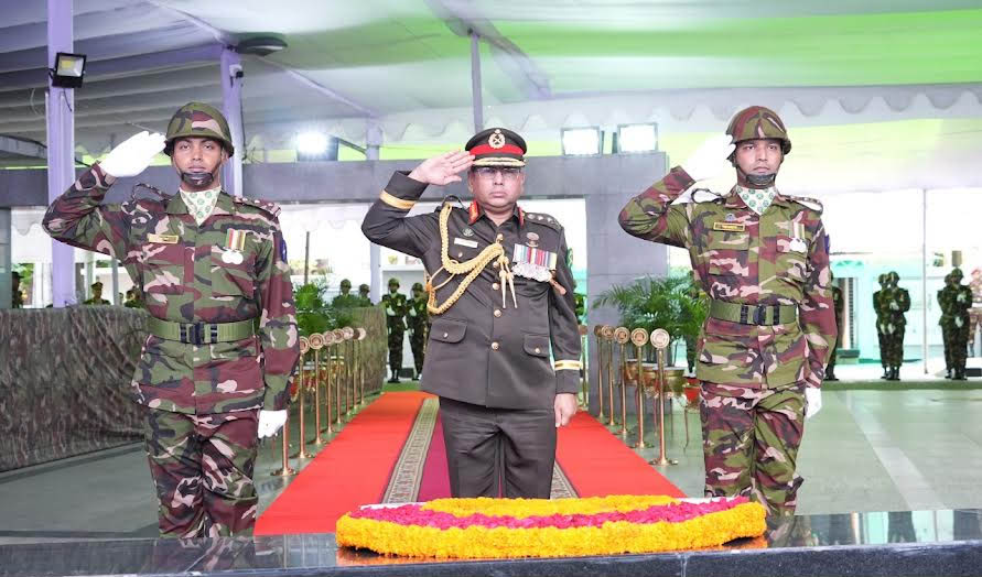 Army chief places wreaths at Bangabandhu’s portrait