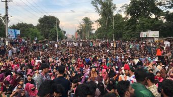 Massive Students protest with stick at Rajshahi University