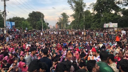 Massive Students protest with stick at Rajshahi University