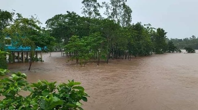 Floods grips Sylhet, Sunamganj, Netrokona prolonging sufferings of people