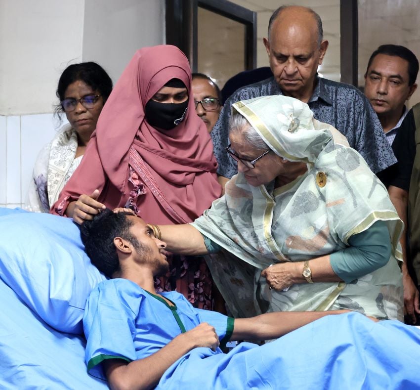 PM visits Kurmitola General Hospital to see mayhem victims