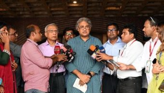 Govt wants to resolve crisis peacefully through talks: Arafat