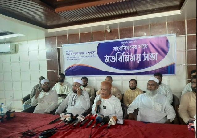 Jamaat leader exchanges views with journos in Chapainawabganj