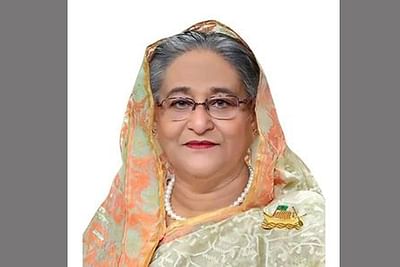 Sheikh Hasina lands at Hindon Airport in India