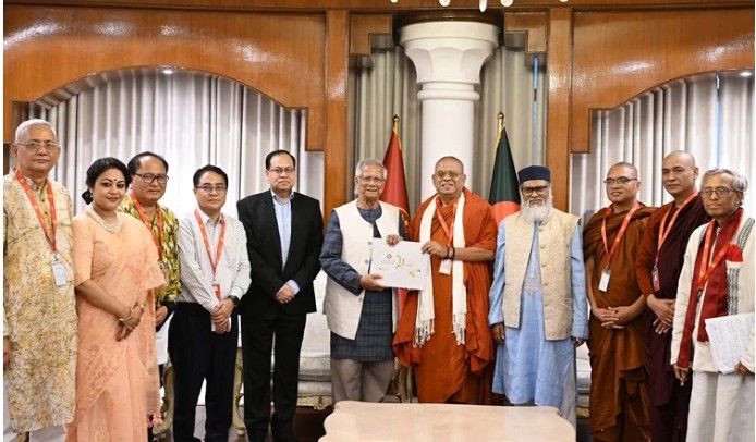 Buddhist religious leaders meet Chief Adviser