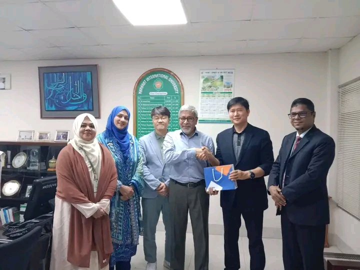 A delegation from Kangwon National University in South Korea, visited Manarat International University