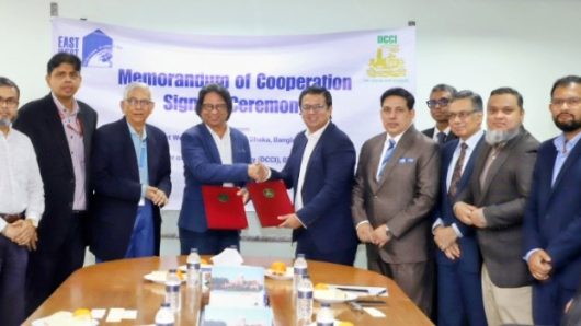 Dhaka Chamber of Commerce inks MoC with East West University