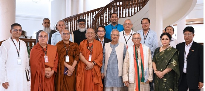 Buddhist leaders exchange greetings with Cheif Adviser