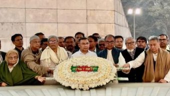 Tarique Rahman pays homage at his father’s grave
