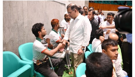 Prime Minister meets July martyrs’ families, injured people in parliament