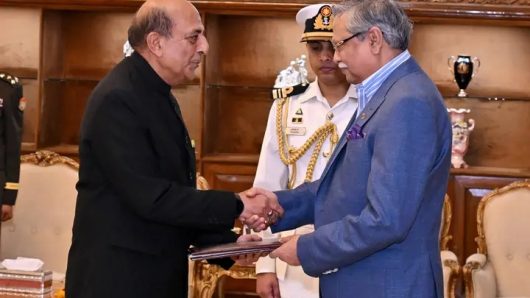 The newly appointed Indian High Commissioner has presented his credentials to the President.