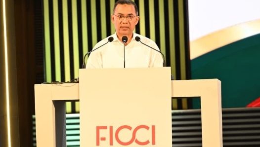 Prime Minister invites foreign investors, promises business-friendly environment
